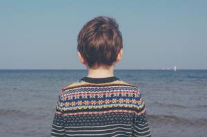 Dziecko w wieku przedszkolnym z autyzmem i zaburzeniami integracji sensorycznej