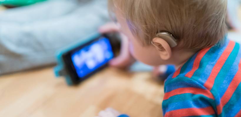 Wczesna interwencja z wykorzystaniem metody integracji sensorycznej wobec dziecka z wadą słuchu. Aktywności sensoryczne stymulujące rozwój dziecka z wadą słuchu